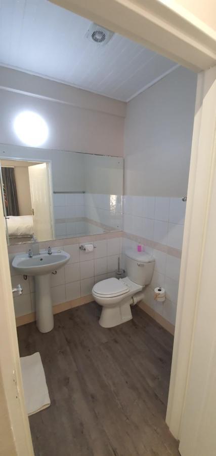 Acacia Westdene B&B Блумфонтейн Экстерьер фото